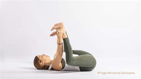 Ilustración: Postura del niño (Balasana) y postura del bebé feliz (Ananda Balasana)