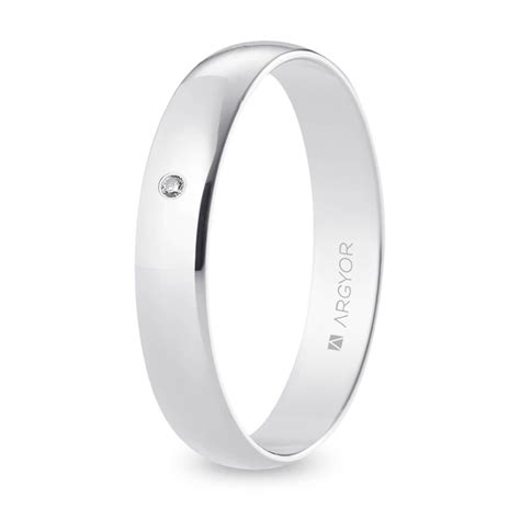 Diseño de alianza de plata con acabado pulido