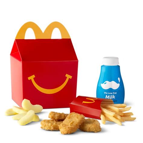 Imagen de un Happy Meal con opciones de comida saludable y juguete