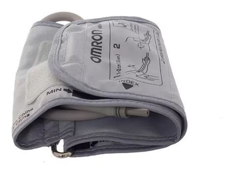 Brazalete Omron ajustable para medición de presión arterial en adultos y personas obesas.