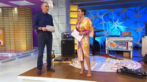 Fotografía de Eva Ruiz y Juan y Medio en el plató del programa 