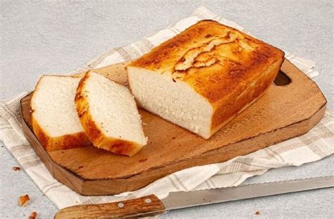 Infografía comparando el perfil nutricional del pan de arroz sin gluten con el pan tradicional.