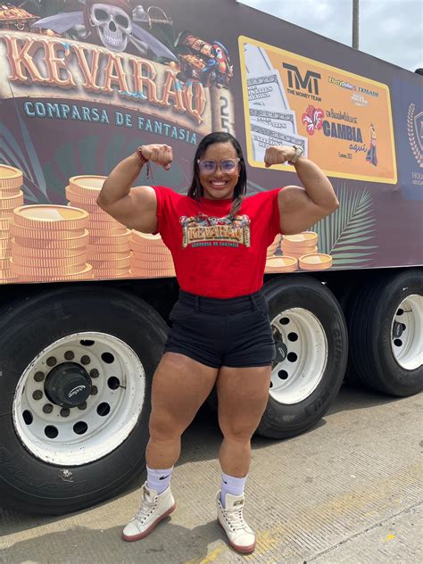 Rosalba Gámez, también conocida como 'Rosa la musculosa', mostrando su físico en redes sociales.