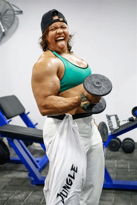 Detalle de la dieta de Rosalba Gámez: huevos, pancakes y suplementos.